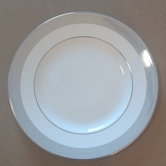 Vera Wang Wedgwood salad plate in Grosgrain pattern EUC bone china LIKE NEW - Picture 1 of 6